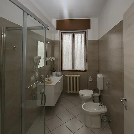 Bed & Breakfast Side *