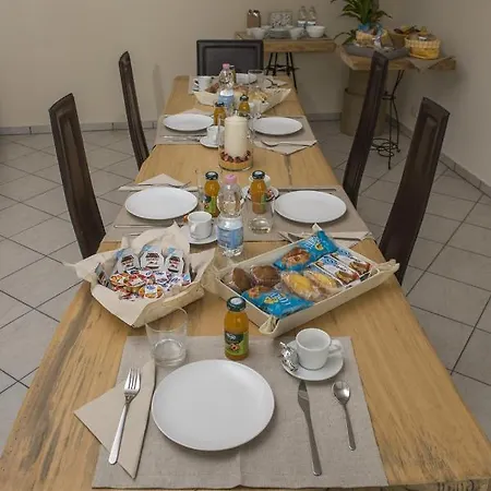 Bed & Breakfast Side *